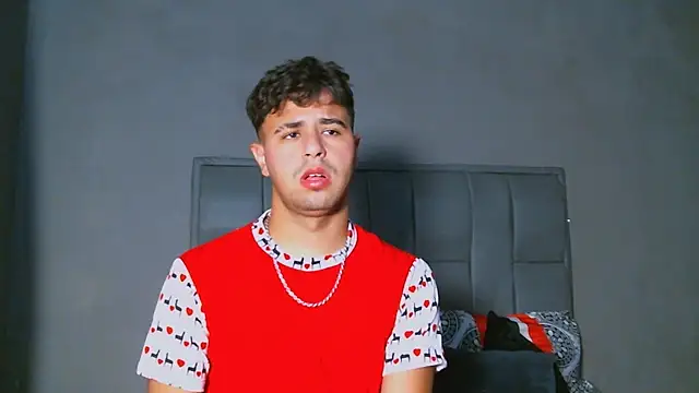 Snapshot of beautiful_james chatting on 24, 1, 2025 beautiful james online show from 24, 1, 2025