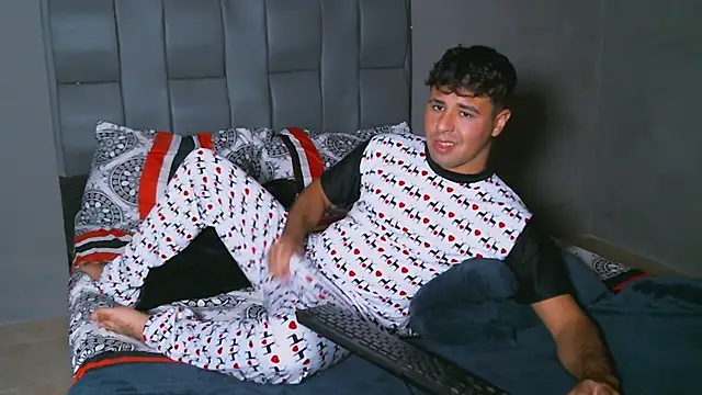 Snapshot of beautiful_james chatting on 31, 1, 2025 beautiful james online show from 31, 1, 2025