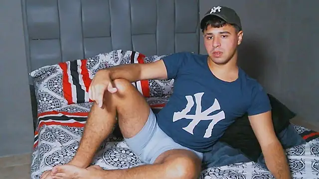 Snapshot of beautiful_james chatting on 1, 2, 2025 beautiful james online show from 1, 2, 2025