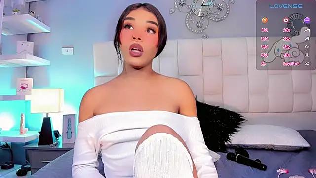 Snapshot of ValentinaMarinn chatting on 8, 3, 2025 ValentinaMarinn online show from 8, 3, 2025