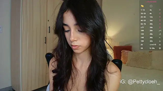 Snapshot of PettyCloeh chatting on 10, 10, 2025 PettyCloeh online show from 10, 10, 2025