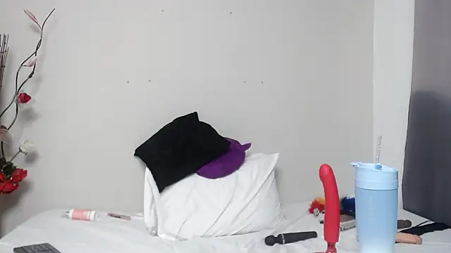 Nicol Love0 online show from 25, 1, 2025