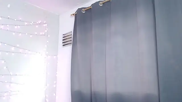 Nicol Love0 online show from 11, 2, 2025