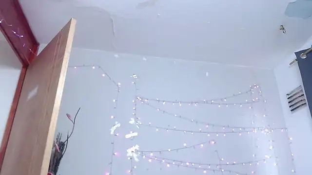 Nicol Love0 online show from 12, 3, 2025