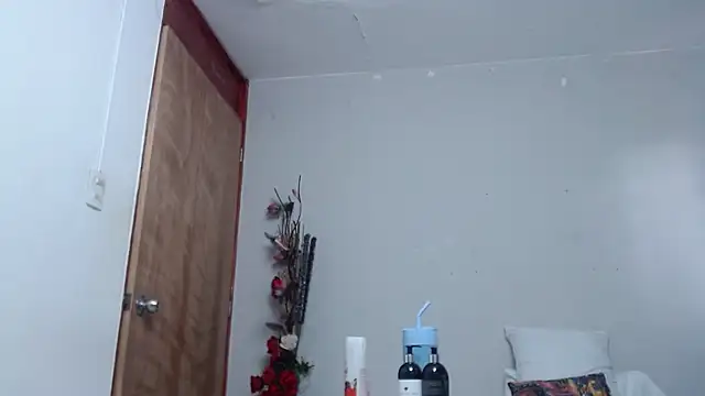 Nicol Love0 online show from 21, 3, 2025