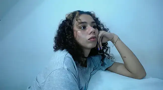 Snapshot of diamonmeli chatting on 17, 1, 2025 diamonmeli online show from 17, 1, 2025