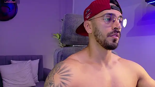 Snapshot of tony_muscle chatting on 12, 7, 2026 tony muscle online show from 12, 7, 2026