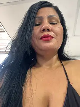 Snapshot of Hot_Rose83 chatting on 5, 3, 2025 Hot Rose83 online show from 5, 3, 2025