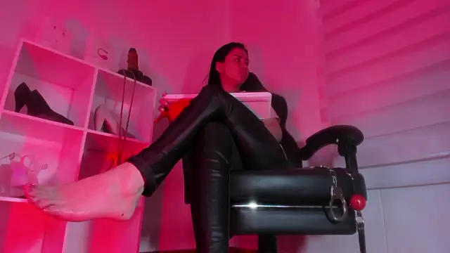 charlotte joliedart online show from 3, 2, 2026