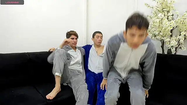 StrawwBoys online show from 3, 10, 2025