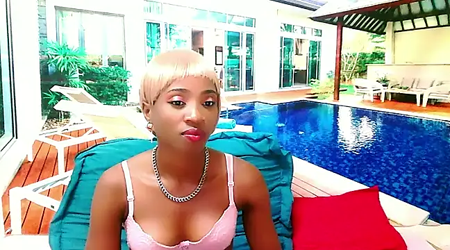 Snapshot of EbonyCreamy69 chatting on 13, 2, 2025 EbonyCreamy69 online show from 13, 2, 2025