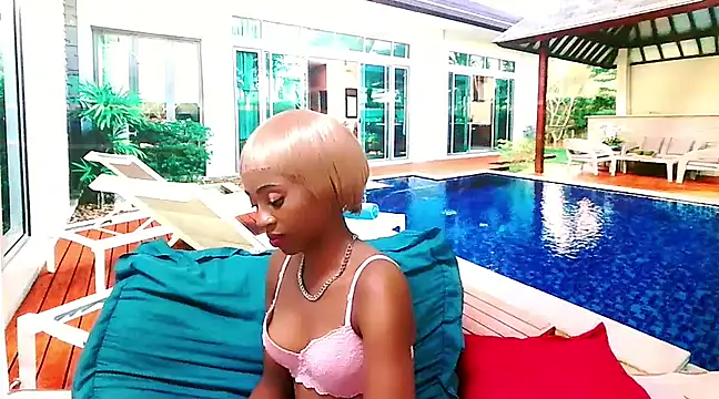 Snapshot of EbonyCreamy69 chatting on 13, 2, 2025 EbonyCreamy69 online show from 13, 2, 2025