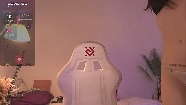 Snapshot of tender_babyy chatting on 17, 12, 2025 tender babyy online show from 17, 12, 2025