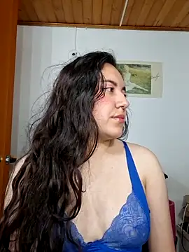 Emi chik online show from 24, 4, 2026