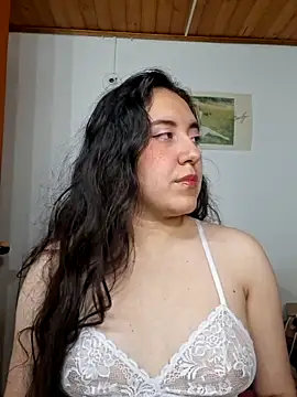 Emi chik online show from 26, 4, 2026