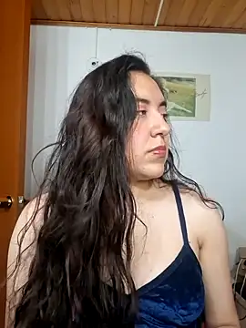 Snapshot of Emi_chik chatting on 7, 5, 2026 Emi chik online show from 7, 5, 2026