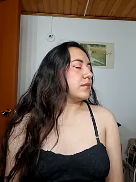 Snapshot of Emi_chik chatting on 12, 6, 2026 Emi chik online show from 12, 6, 2026