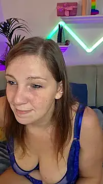 AmazingCurvy online show from 8, 9, 2025