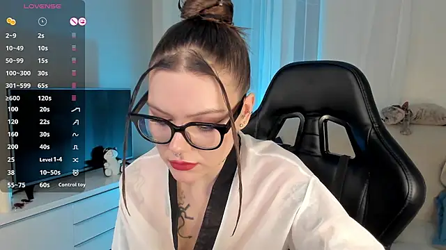 Snapshot of Marta_May_ chatting on 13, 12, 2024 Marta May online show from 13, 12, 2024
