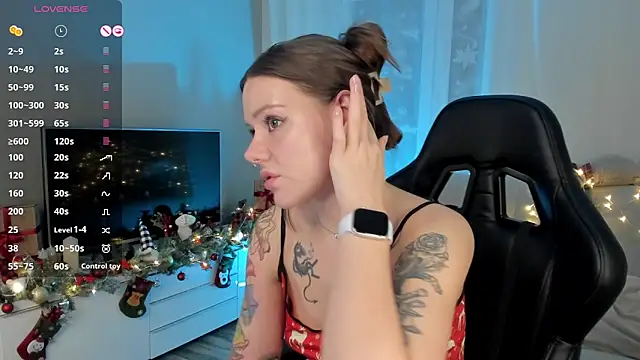 Snapshot of Marta_May_ chatting on 15, 12, 2024 Marta May online show from 15, 12, 2024