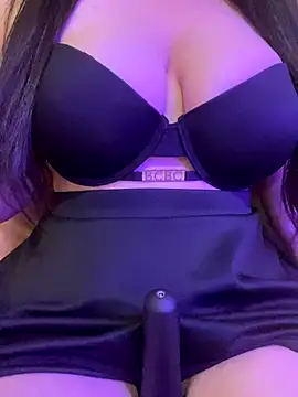 Snapshot of Cameelia chatting on 18, 11, 2025 Cameelia online show from 18, 11, 2025