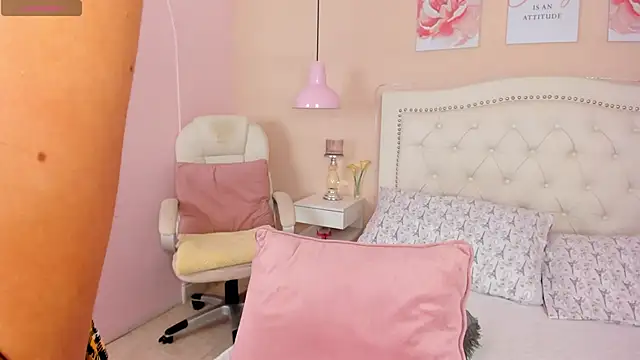 Ashley Evans18 online show from 4, 2, 2025