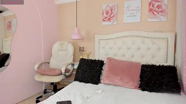 Ashley Evans18 online show from 5, 3, 2025