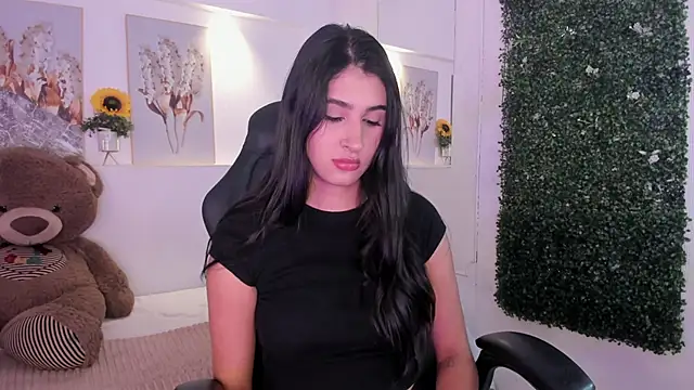 Ashley Evans18 online show from 24, 10, 2025