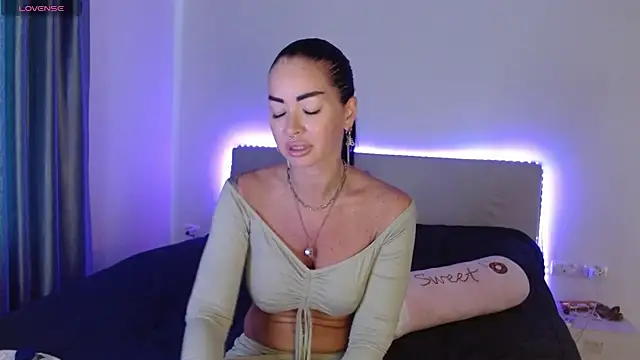 Snapshot of amber_tasty chatting on 8, 1, 2025 amber tasty online show from 8, 1, 2025
