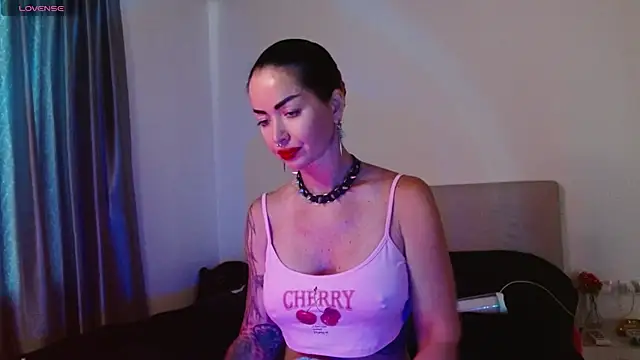 Snapshot of amber_tasty chatting on 18, 9, 2025 amber tasty online show from 18, 9, 2025