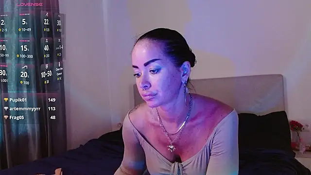 Snapshot of amber_tasty chatting on 12, 10, 2025 amber tasty online show from 12, 10, 2025