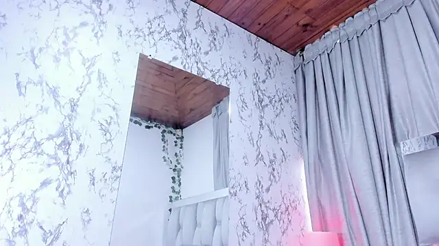 Snapshot of dafne_queenn chatting on 24, 9, 2025 dafne queenn online show from 24, 9, 2025