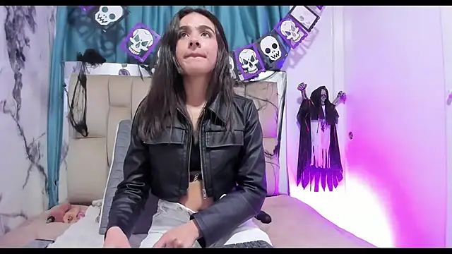 Snapshot of dafne_queenn chatting on 11, 10, 2025 dafne queenn online show from 11, 10, 2025