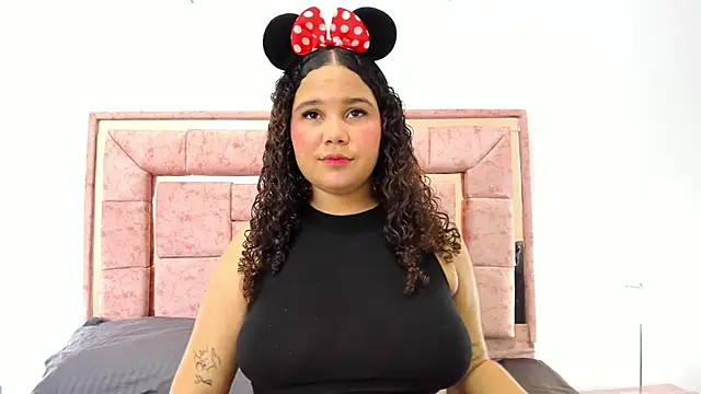 zoee lovv online show from 23, 1, 2025