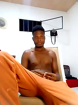 Snapshot of DalianHR33 chatting on 14, 12, 2024 DalianHR33 online show from 14, 12, 2024