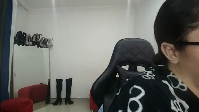 Snapshot of Madame_Shein_ chatting on 14, 2, 2025 Madame Shein online show from 14, 2, 2025