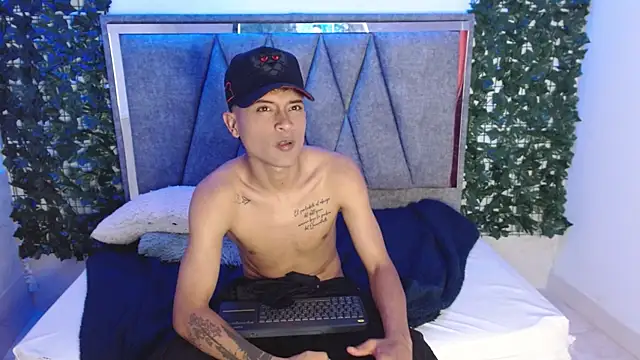 Snapshot of Edward_Milleer chatting on 13, 12, 2024 Edward Milleer online show from 13, 12, 2024