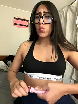 AleFantasy0001 online show from 3, 10, 2025