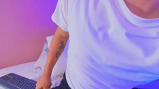 Snapshot of kiing_azahell chatting on 20, 9, 2025 kiing azahell online show from 20, 9, 2025