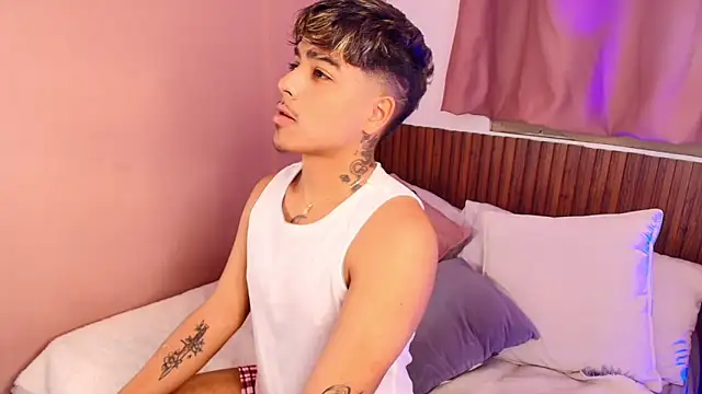 Snapshot of kiing_azahell chatting on 18, 10, 2025 kiing azahell online show from 18, 10, 2025