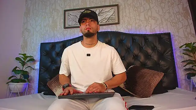 Snapshot of MattDevon chatting on 3, 3, 2026 MattDevon online show from 3, 3, 2026