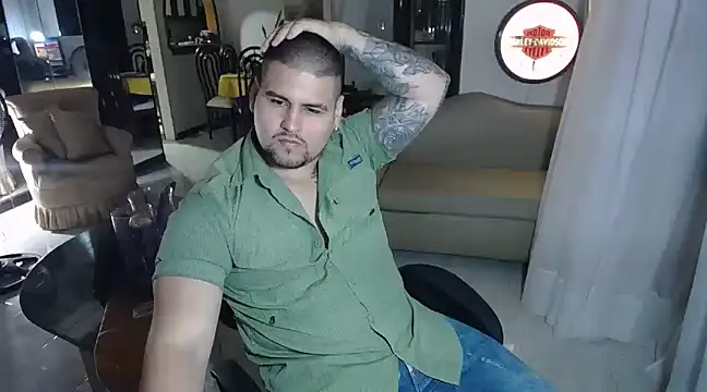 Snapshot of pitbullveryhot chatting on 15, 2, 2025 pitbullveryhot online show from 15, 2, 2025