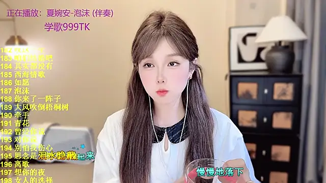 Snapshot of SingingChili chatting on 16, 4, 2026 SingingChili online show from 16, 4, 2026