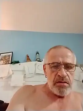 Snapshot of geilerschwanz64 chatting on 4, 12, 2025 geilerschwanz64 online show from 4, 12, 2025