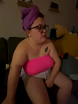 Snapshot of Tallulah-mae-xoxox chatting on 14, 9, 2025 Tallulah-mae-xoxox online show from 14, 9, 2025