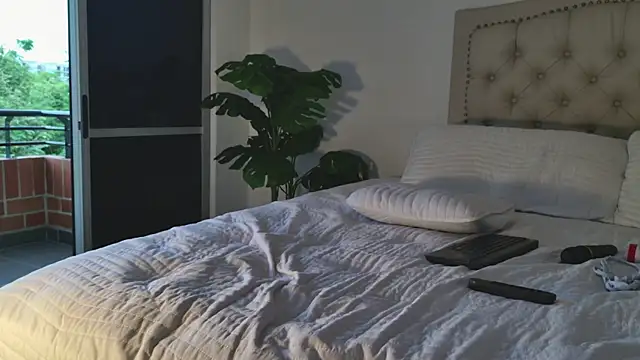 Scarlett grand online show from 5, 11, 2025