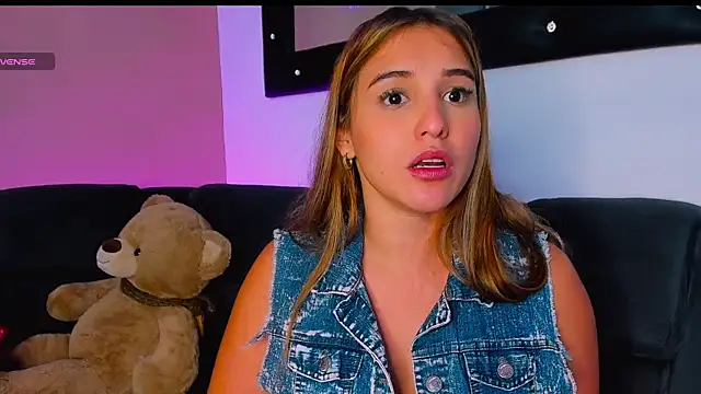 Snapshot of sophijenner chatting on 3, 12, 2024 sophijenner online show from 3, 12, 2024