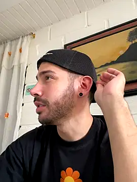 Snapshot of Guyinthemountain chatting on 20, 10, 2025 Guyinthemountain online show from 20, 10, 2025
