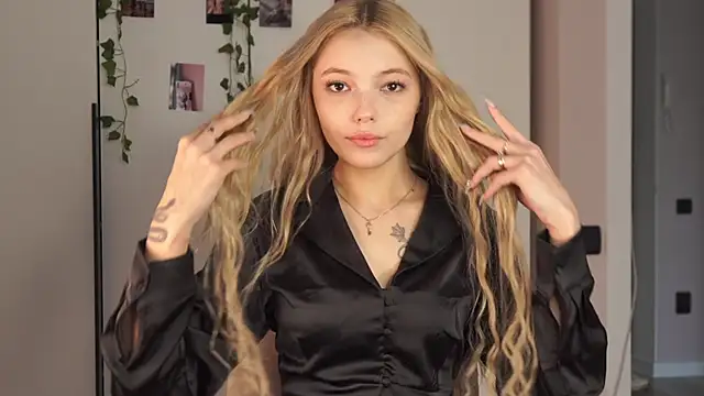 norakisses online show from 23, 4, 2026