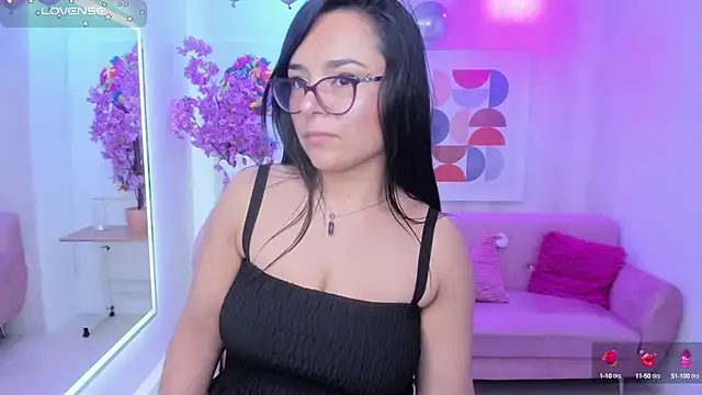 Snapshot of Tiara_rr chatting on 22, 9, 2025 Tiara rr online show from 22, 9, 2025